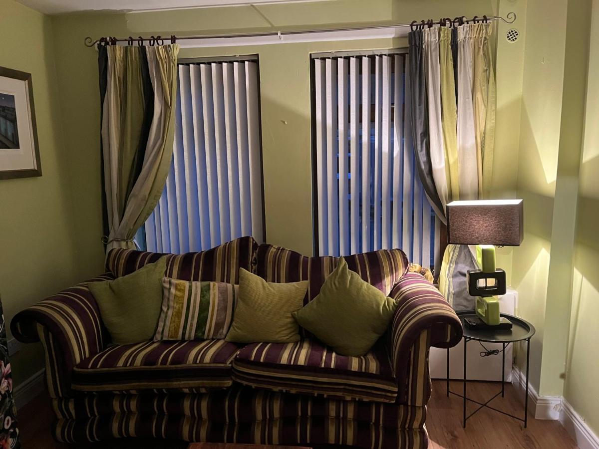 11 Parkmore Street, Ormeau Road, Belfast, Bt7 2Gt, 2 Bedroom House Eksteriør bilde